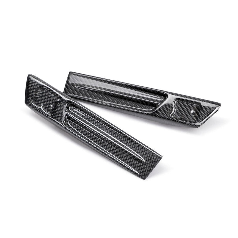 Seibon FDL0910NSGTR – 09-10 Nissan GTR R35 Carbon Fiber Fender Duct Logos (Pair)